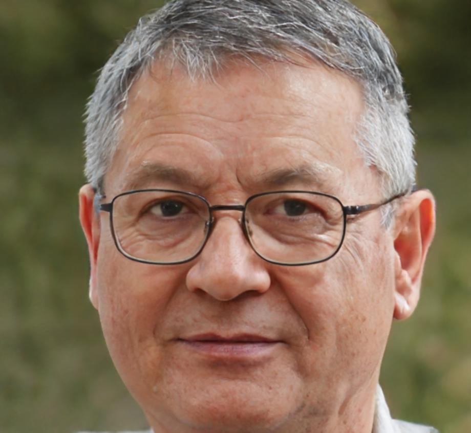 Professional headshot of male entrepreneurship mentor